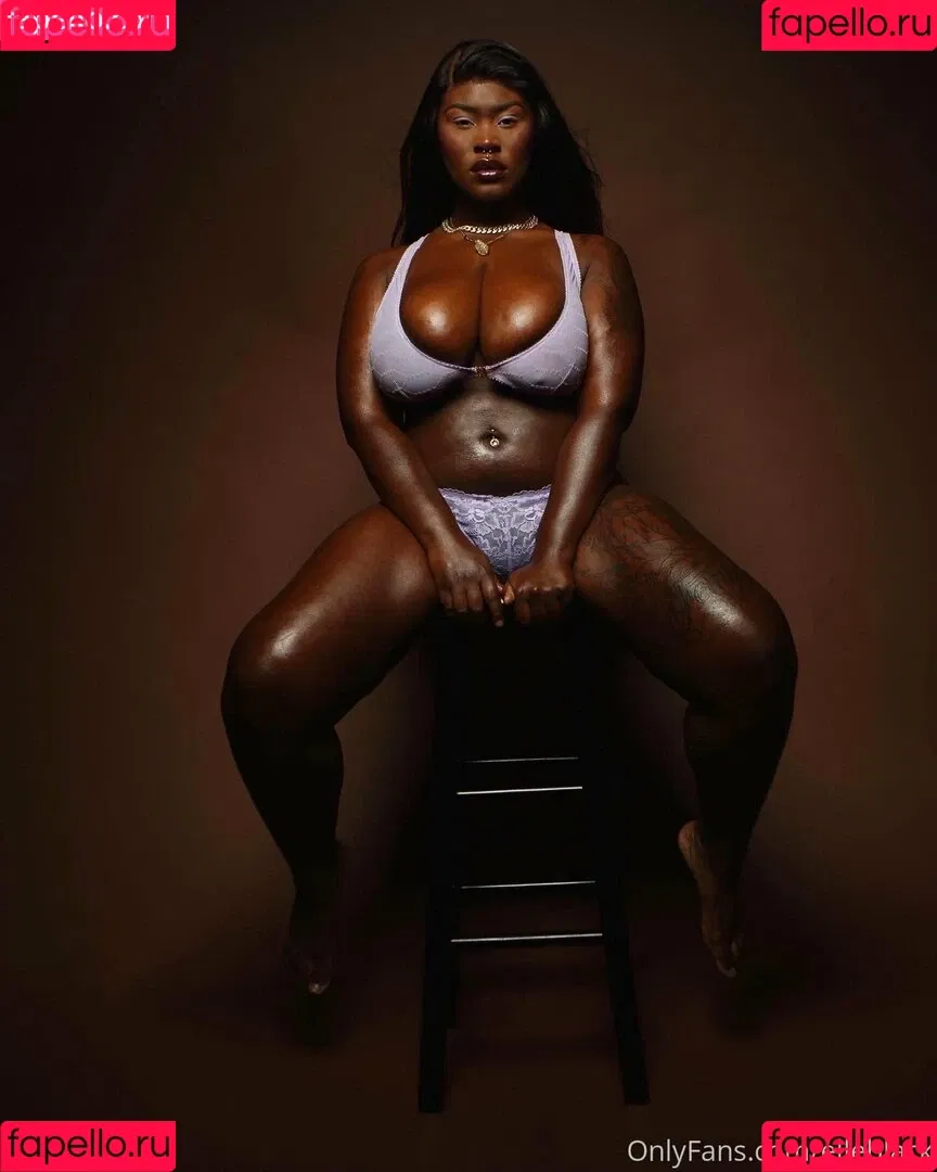elleblack Onlyfans Photo Gallery 