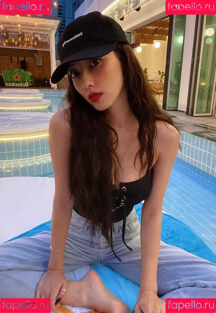 Jeon Jisu Onlyfans Photo Gallery 