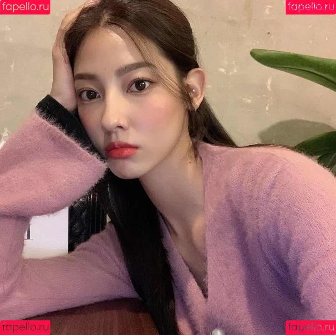 Jeon Jisu Onlyfans Photo Gallery 