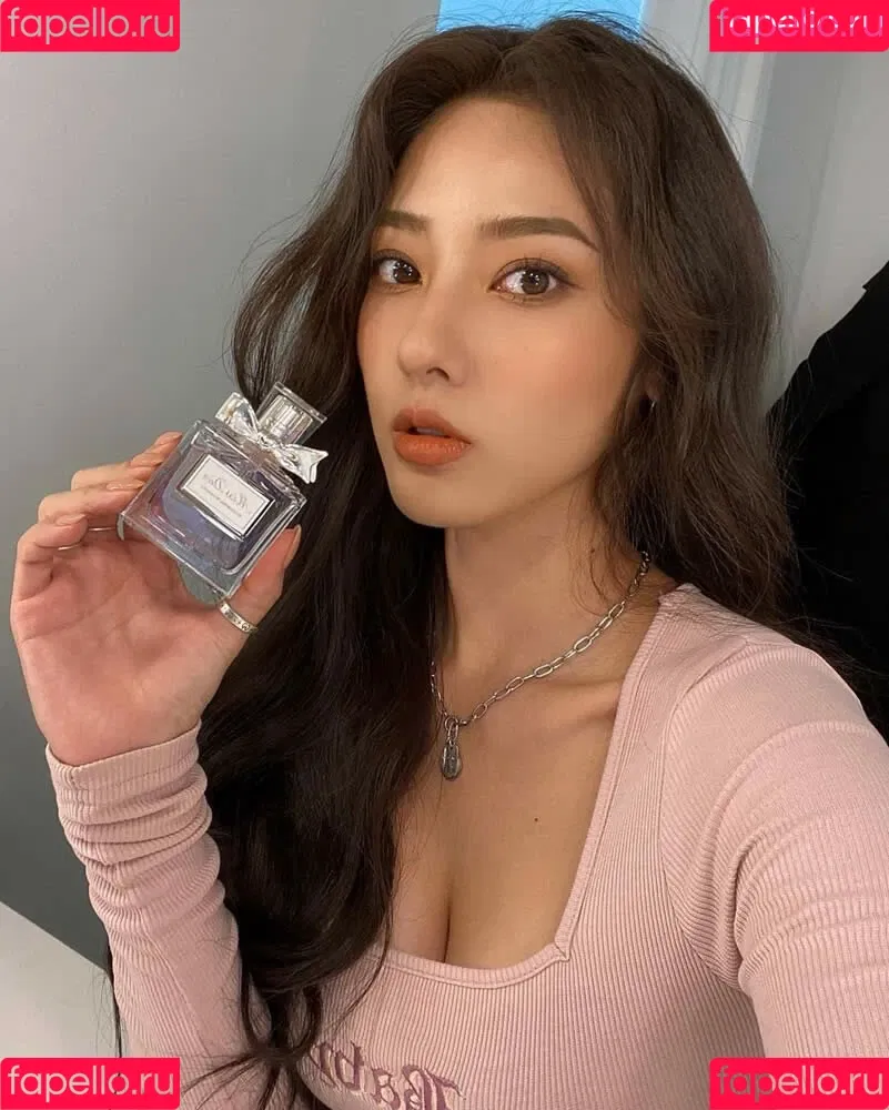 Jeon Jisu Onlyfans Photo Gallery 
