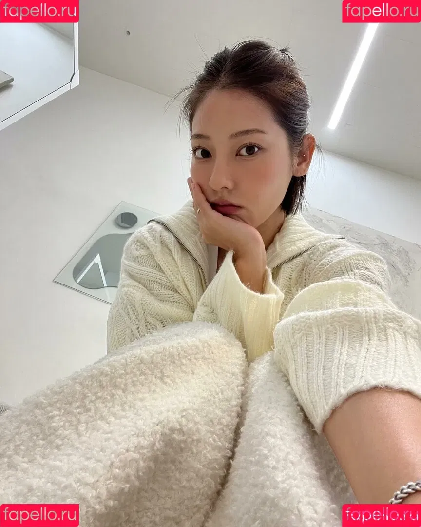 Jeon Jisu Onlyfans Photo Gallery 