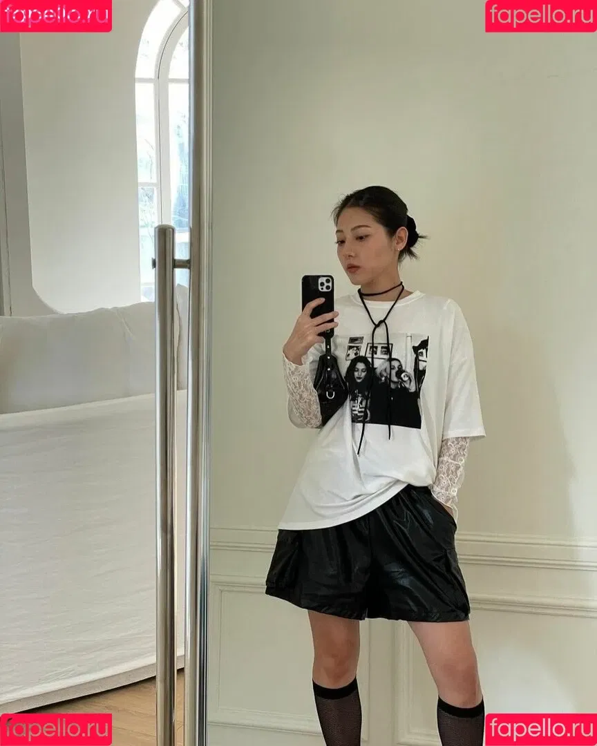 Jeon Jisu Onlyfans Photo Gallery 