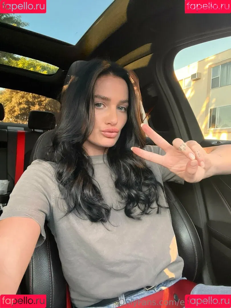 emilykernsx Onlyfans Photo Gallery 