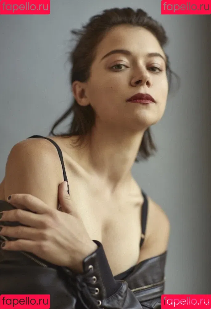 Tatiana Maslany Onlyfans Photo Gallery 