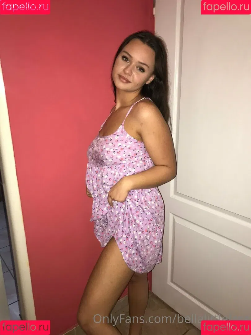 bellalittlefree22 Onlyfans Photo Gallery 