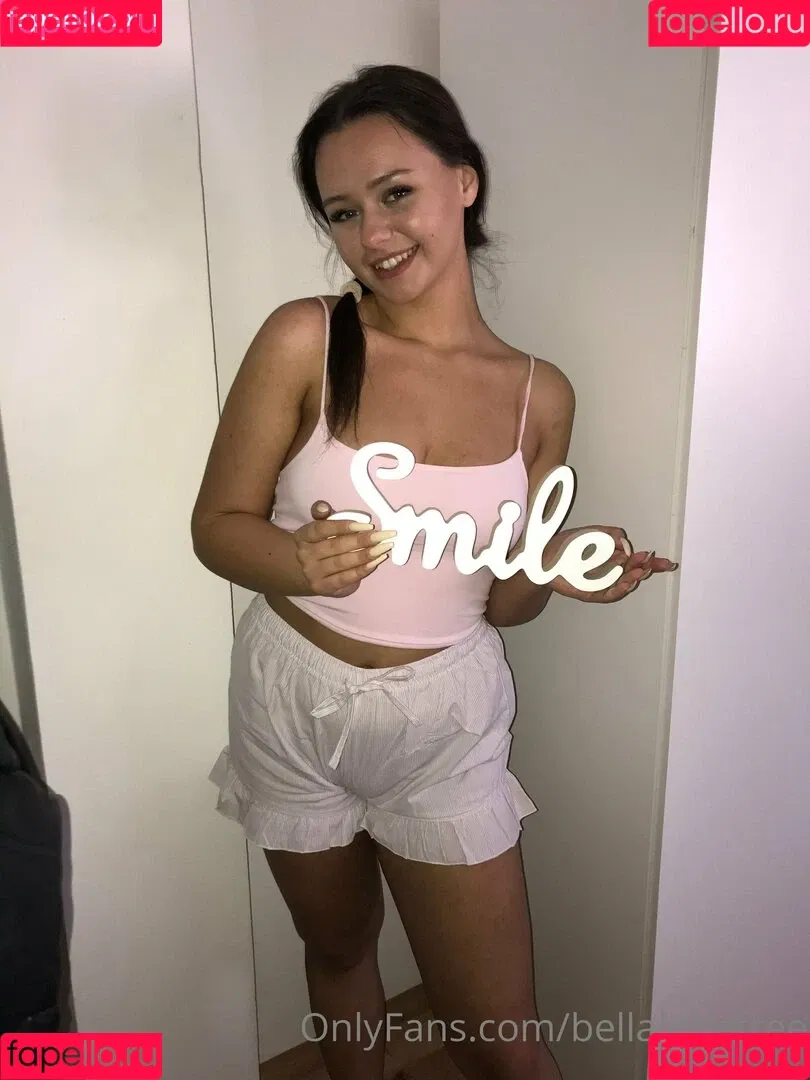 bellalittlefree22 Onlyfans Photo Gallery 
