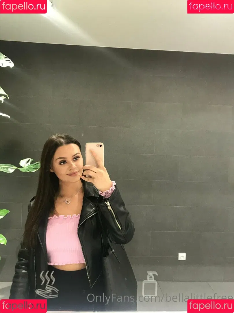 bellalittlefree22 Onlyfans Photo Gallery 