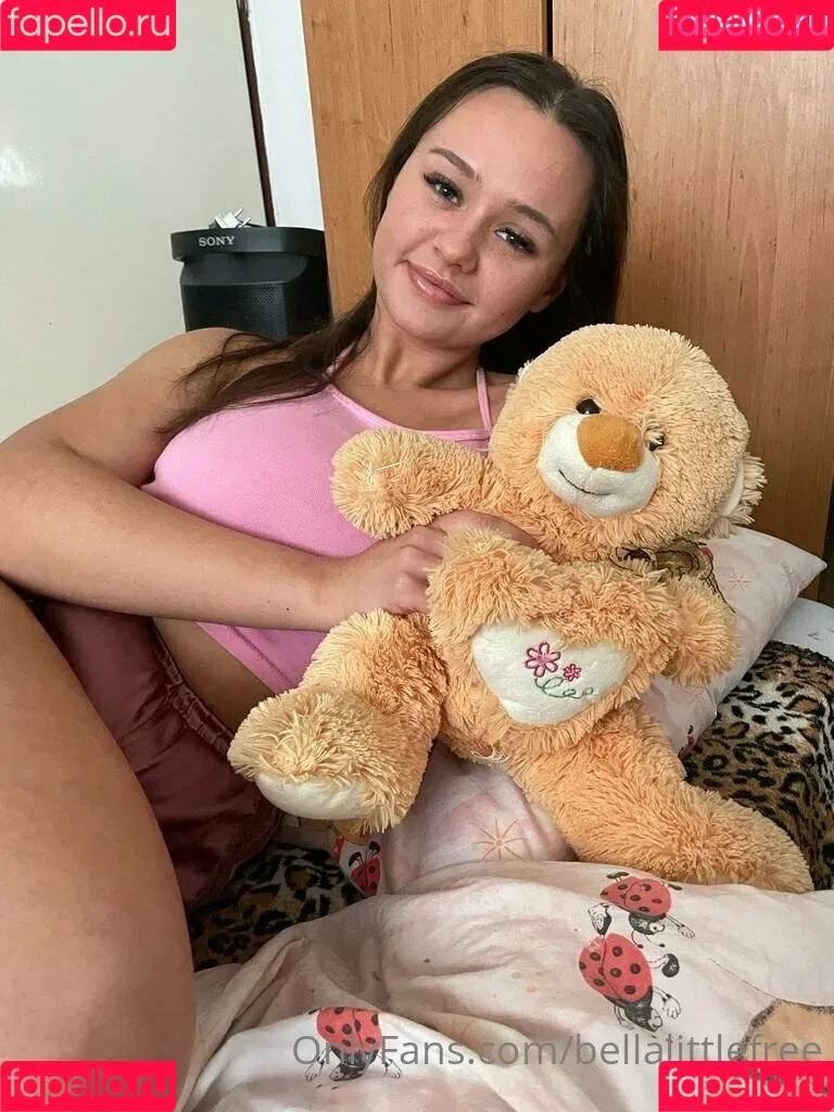 bellalittlefree22 Onlyfans Photo Gallery 