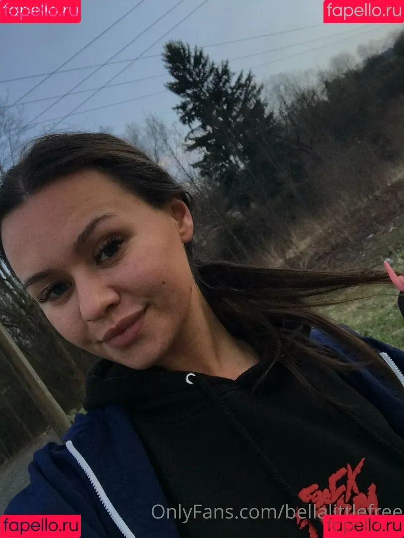 bellalittlefree22 Onlyfans Photo Gallery 