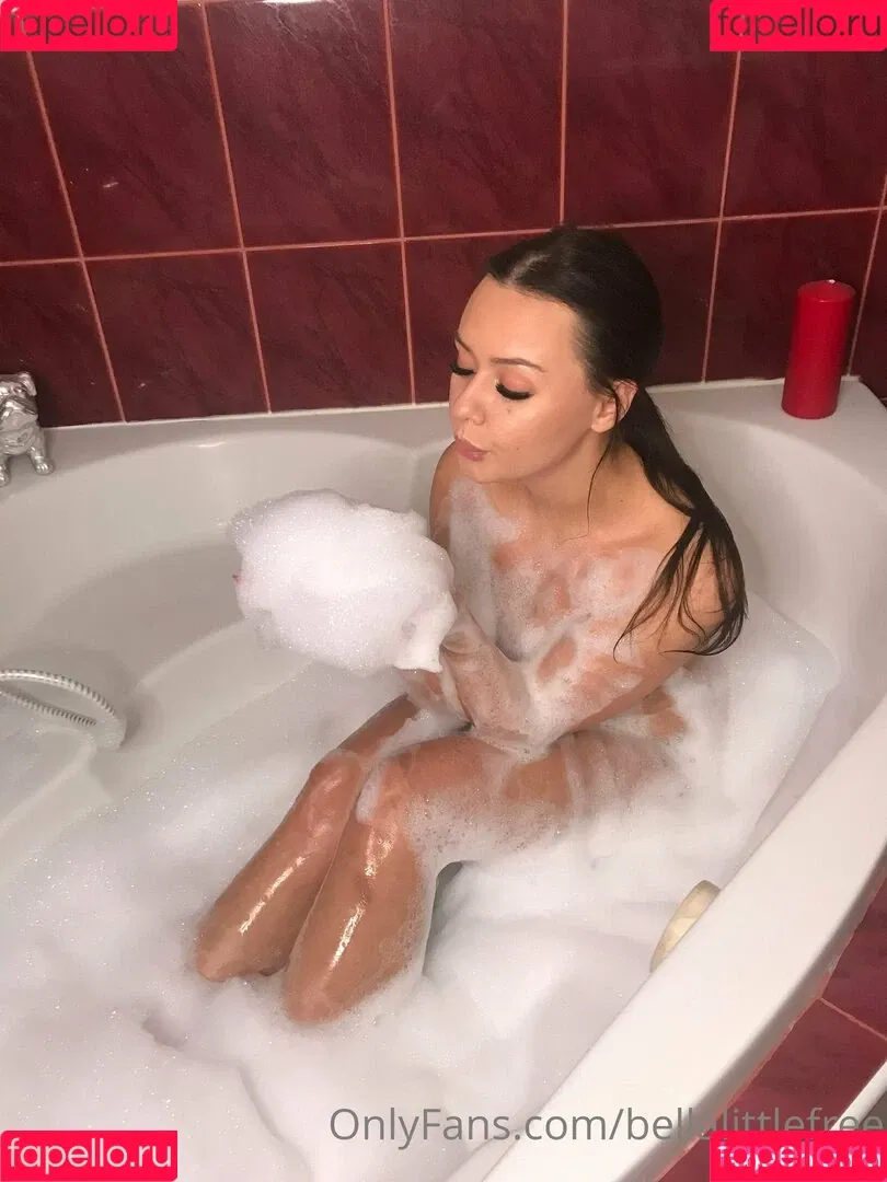 bellalittlefree22 Onlyfans Photo Gallery 