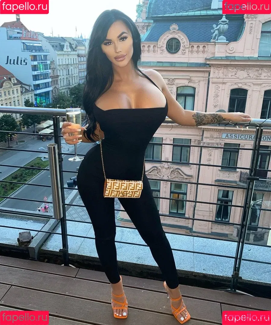 Chloe Love Onlyfans Photo Gallery 