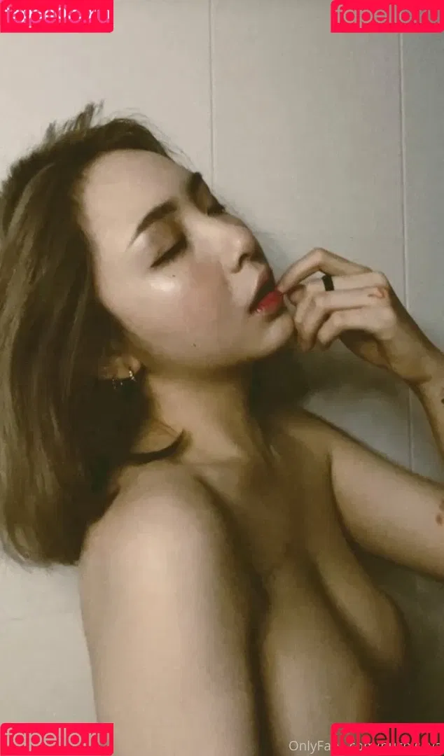 b.saya Onlyfans Photo Gallery 