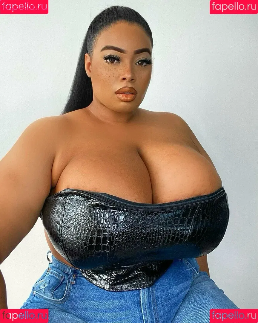 Yathbeauty Onlyfans Photo Gallery 