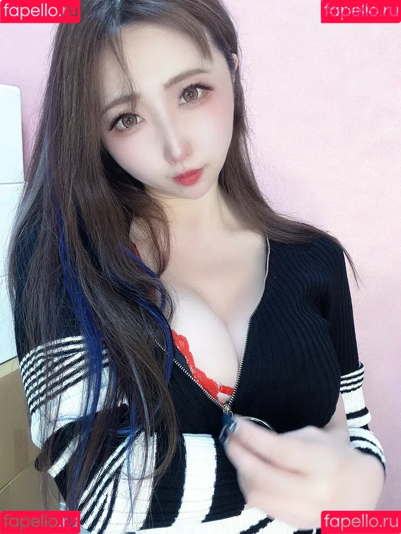 Momoiro Reku Onlyfans Photo Gallery 