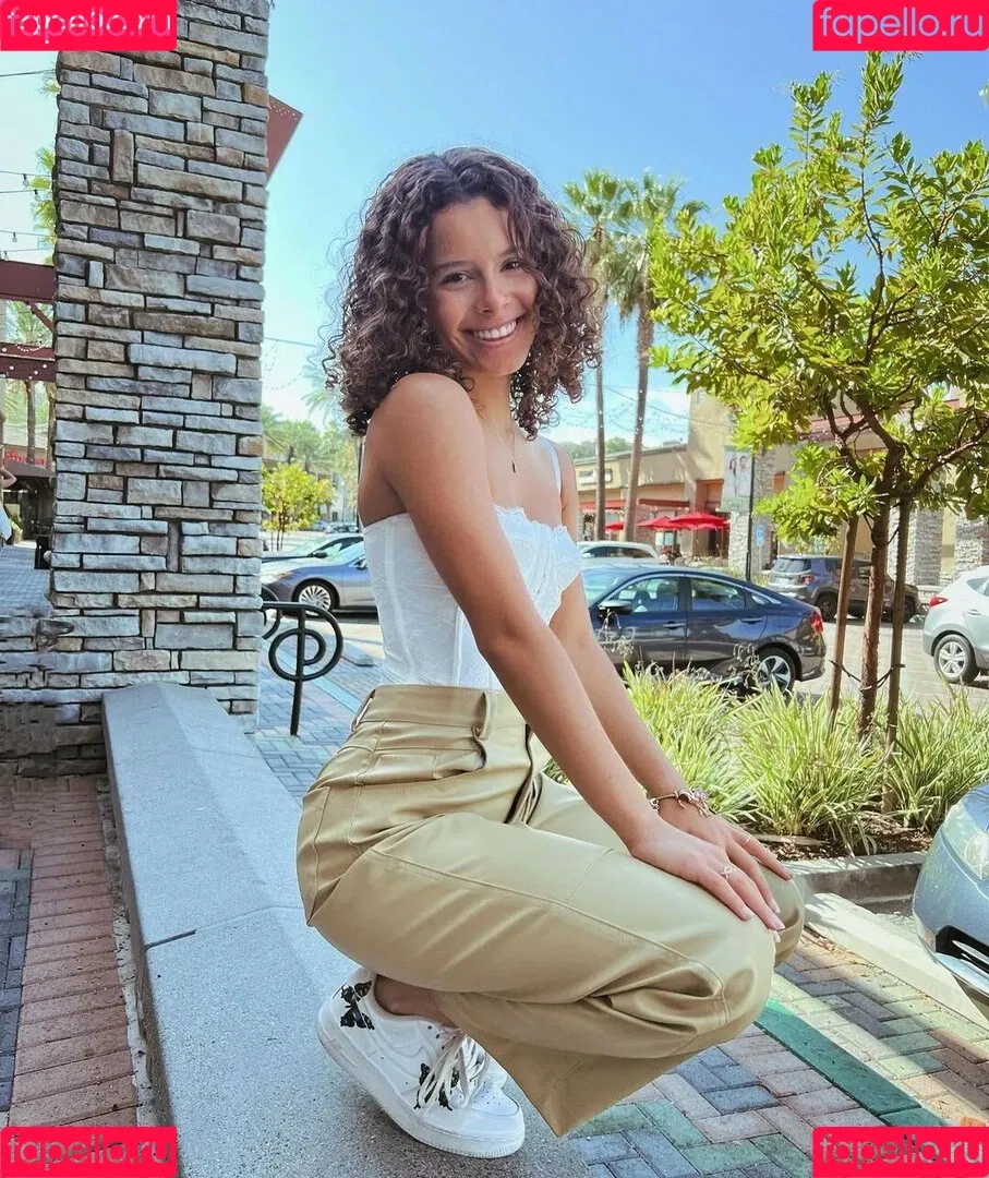 Gabriella Saraivah Onlyfans Photo Gallery 