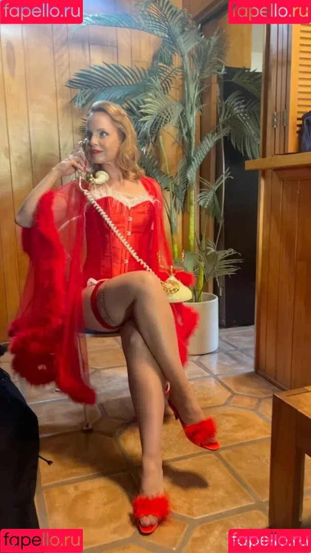 Mena Suvari Onlyfans Photo Gallery 