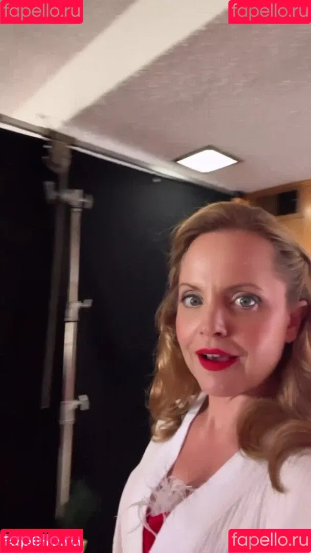 Mena Suvari Onlyfans Photo Gallery 