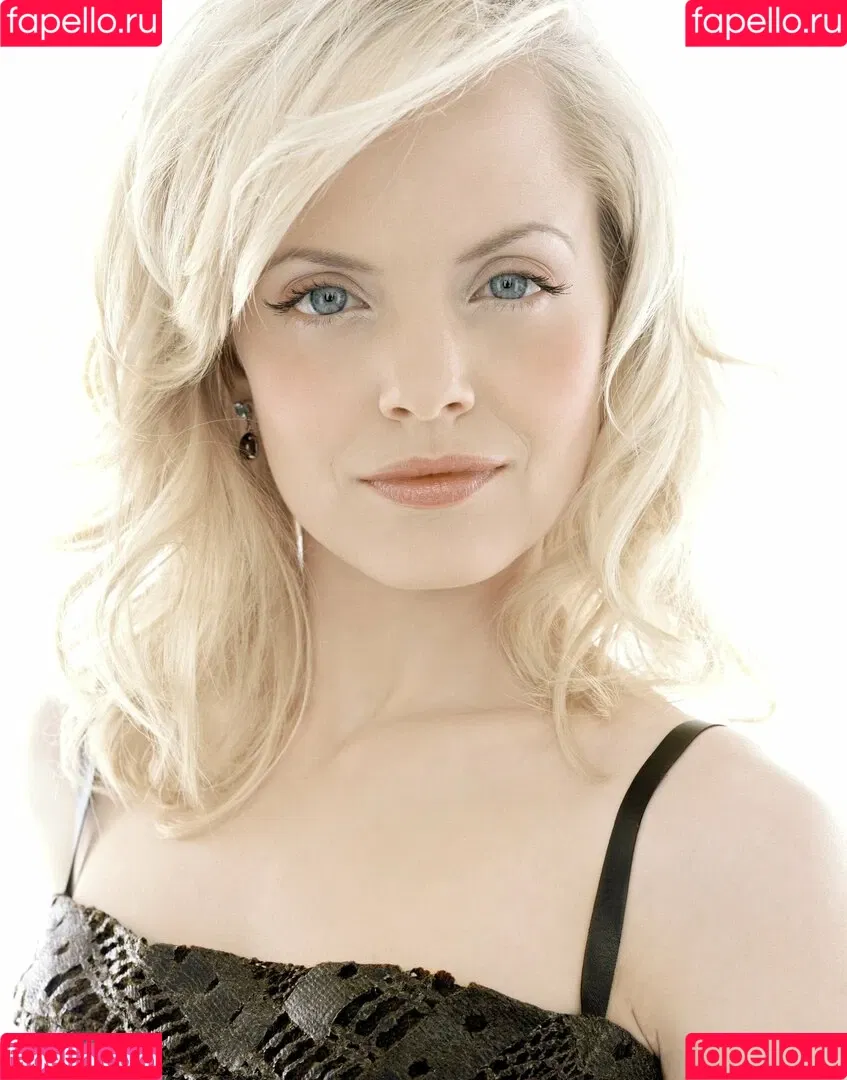 Mena Suvari Onlyfans Photo Gallery 