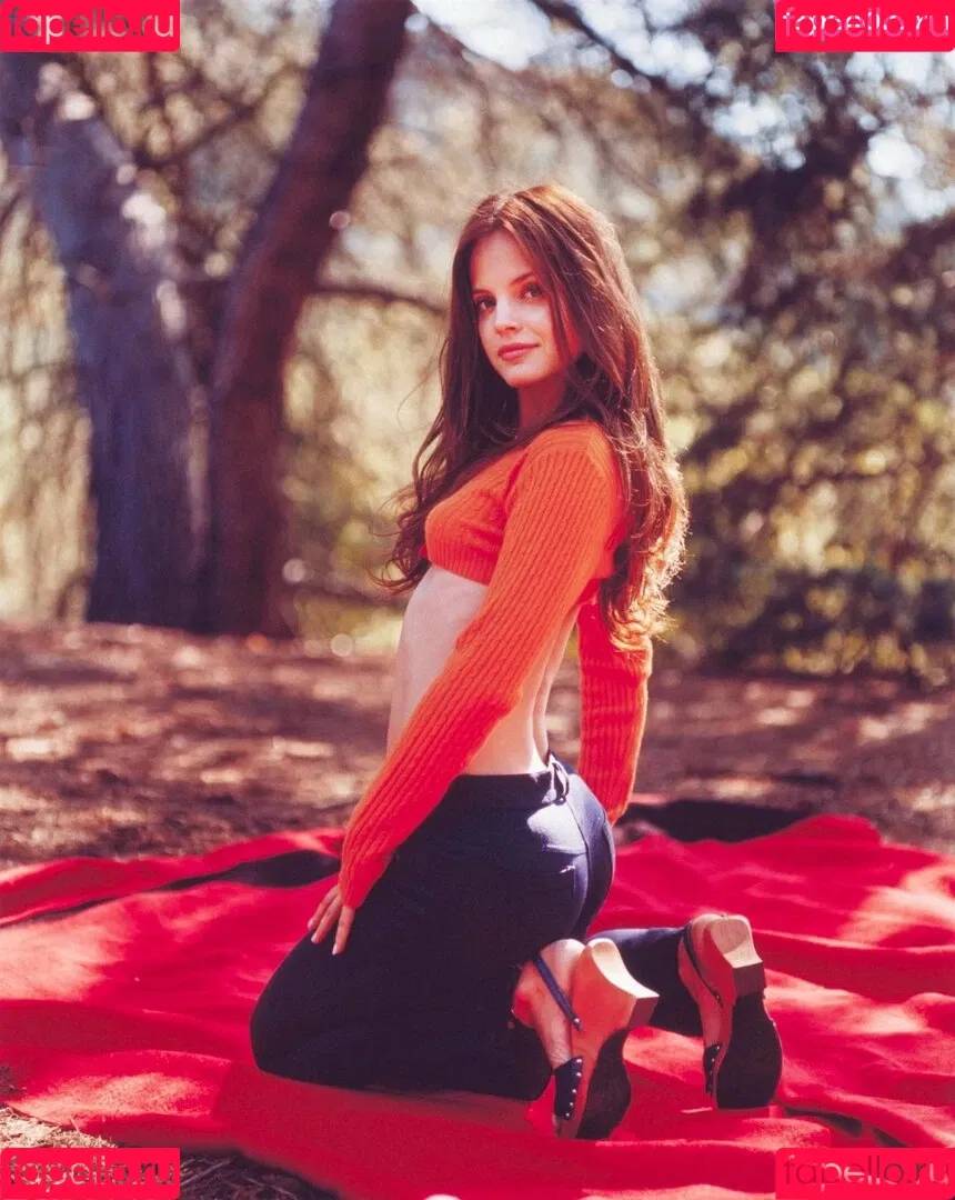 Mena Suvari Onlyfans Photo Gallery 
