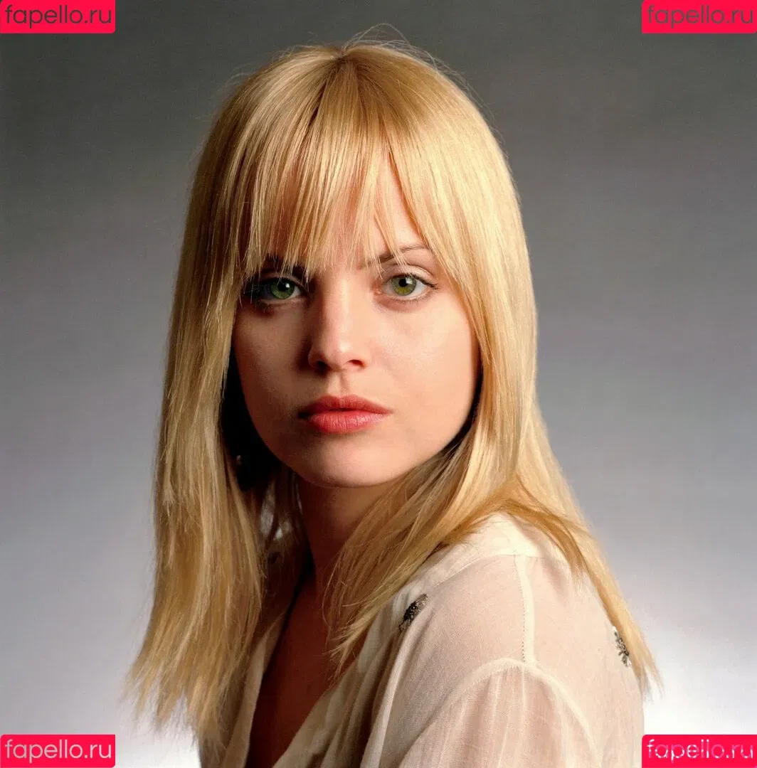 Mena Suvari Onlyfans Photo Gallery 