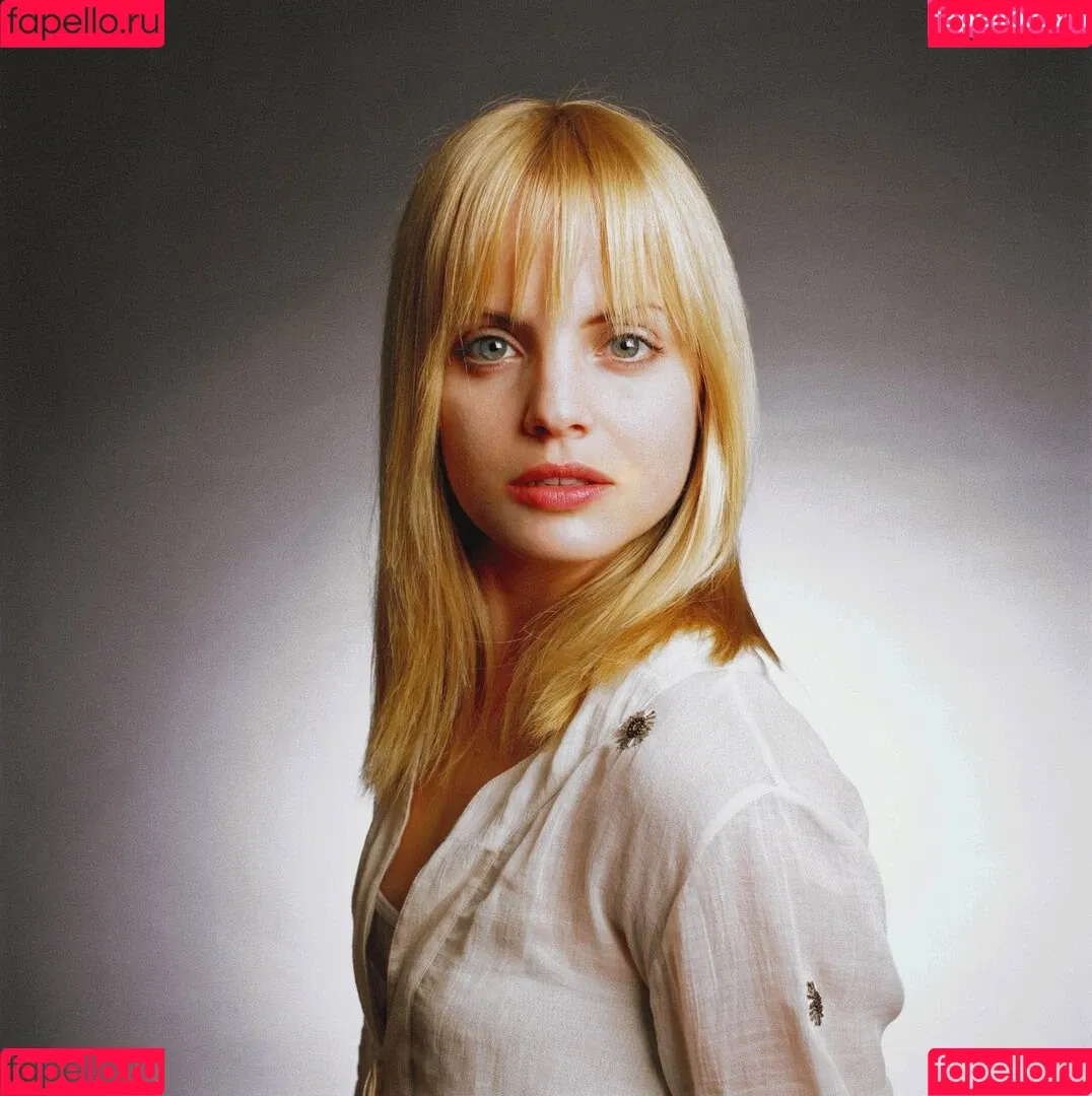 Mena Suvari Onlyfans Photo Gallery 