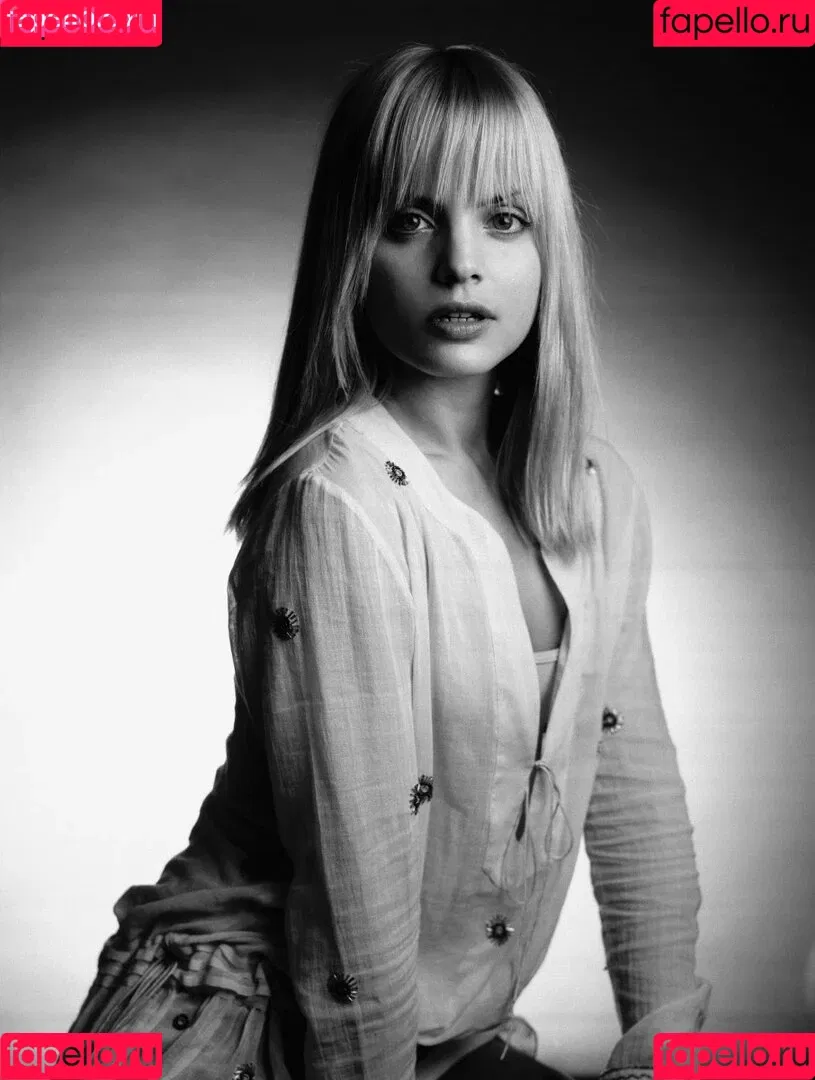 Mena Suvari Onlyfans Photo Gallery 