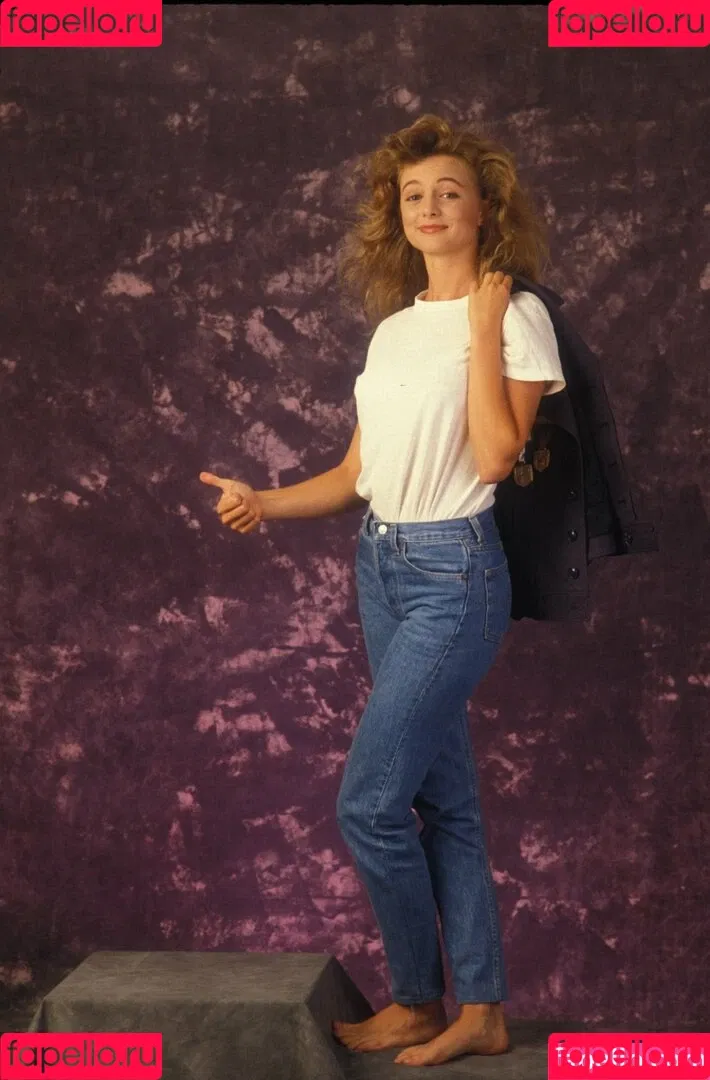 Heather Graham Onlyfans Photo Gallery 