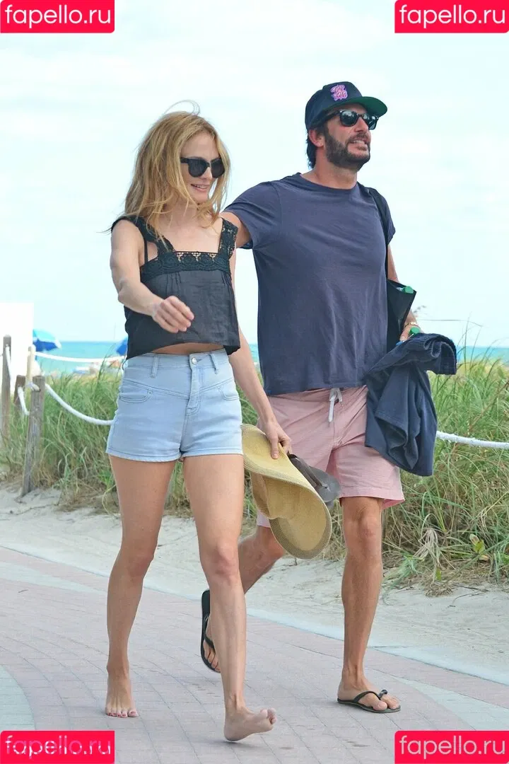 Heather Graham Onlyfans Photo Gallery 