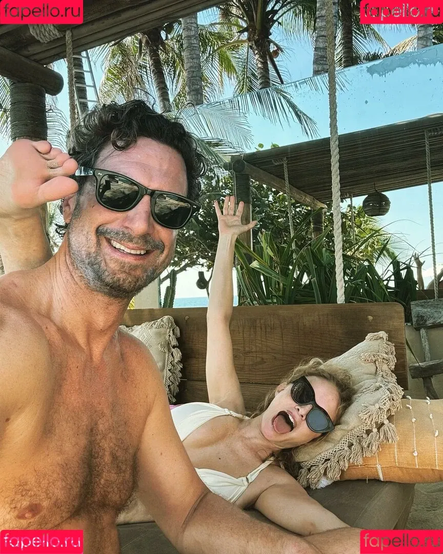 Heather Graham Onlyfans Photo Gallery 