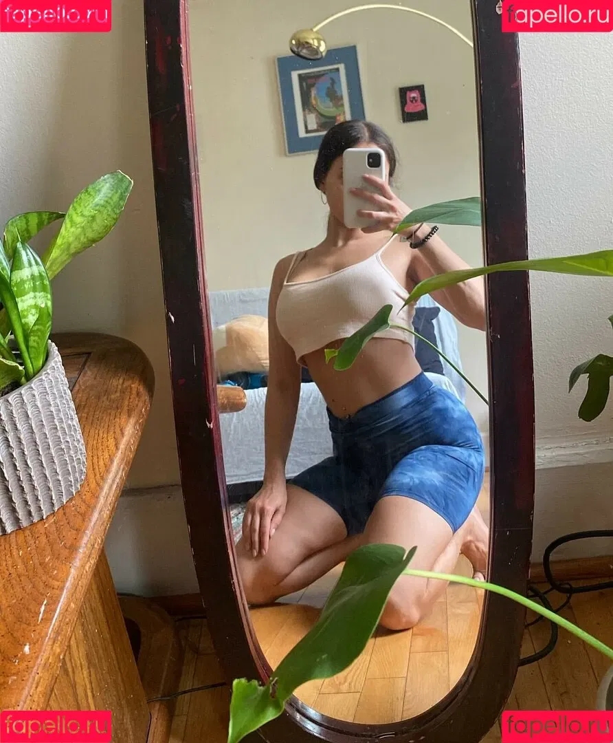 Scorpio Yoga Girl Onlyfans Photo Gallery 
