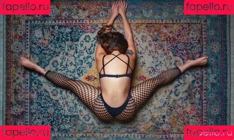 Scorpio Yoga Girl Onlyfans Photo Gallery 