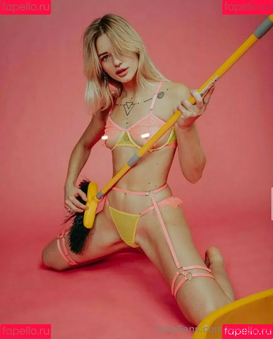little-lisa Onlyfans Photo Gallery 
