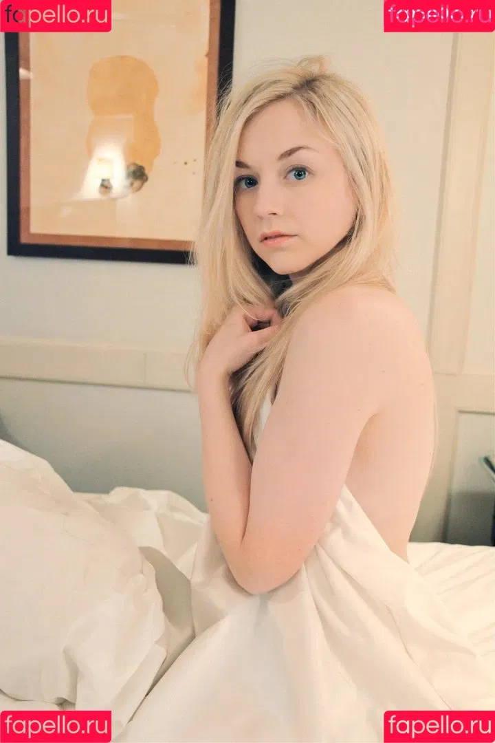 Emily Kinney Onlyfans Photo Gallery 
