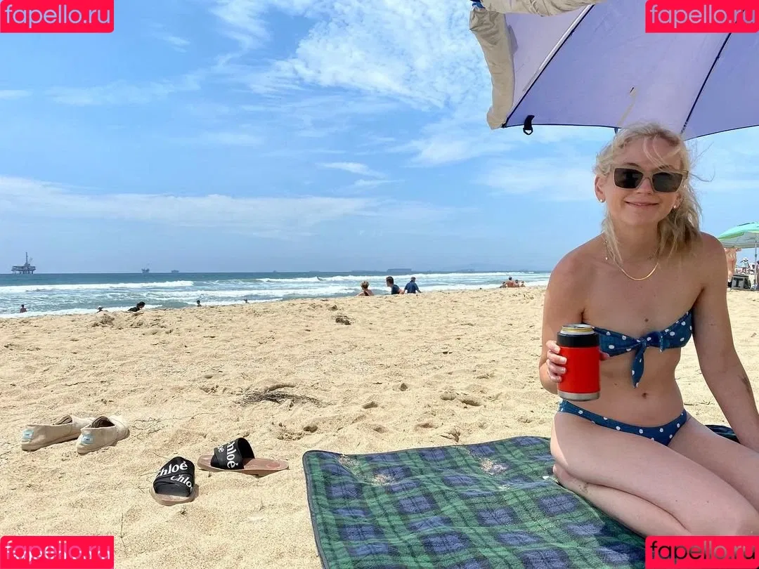 Emily Kinney Onlyfans Photo Gallery 