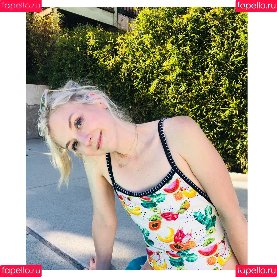 Emily Kinney Onlyfans Photo Gallery 