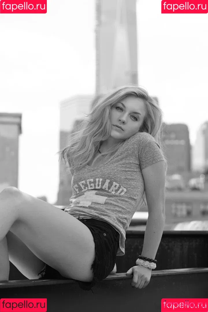 Emily Kinney Onlyfans Photo Gallery 