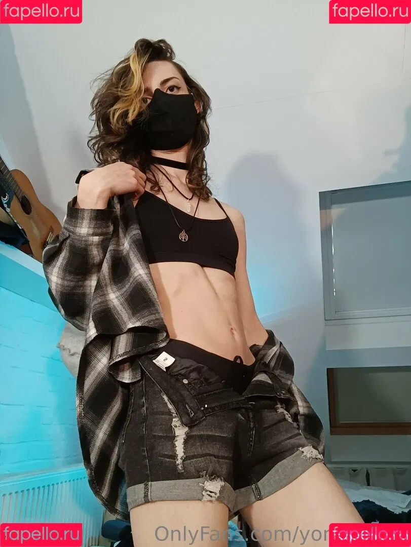 yona.mlem Onlyfans Photo Gallery 