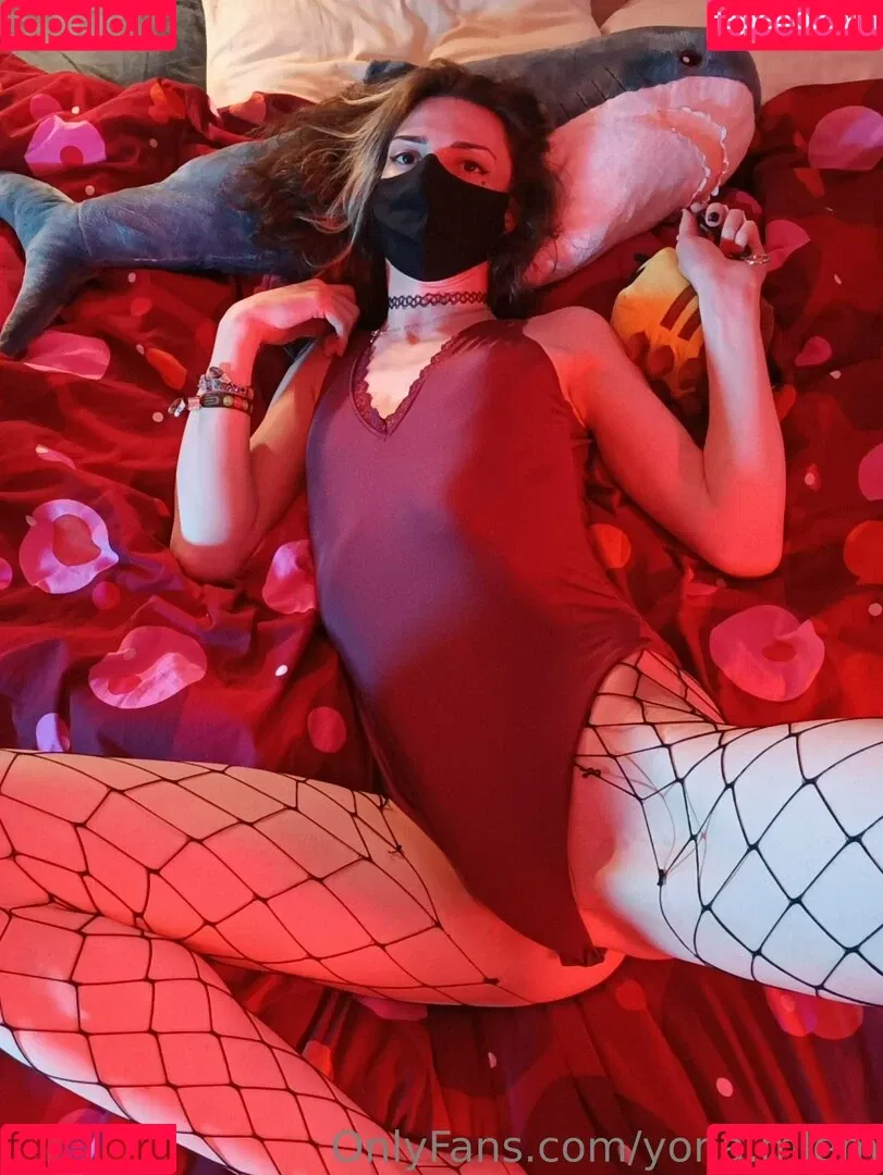 yona.mlem Onlyfans Photo Gallery 