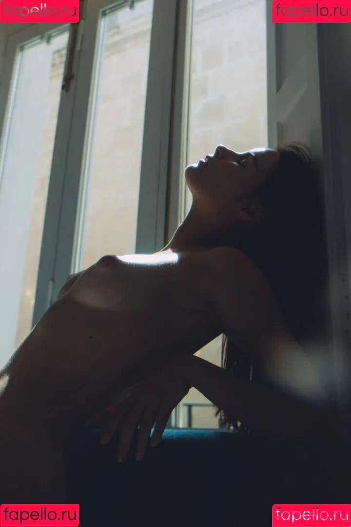 Laure Surlerivage Onlyfans Photo Gallery 