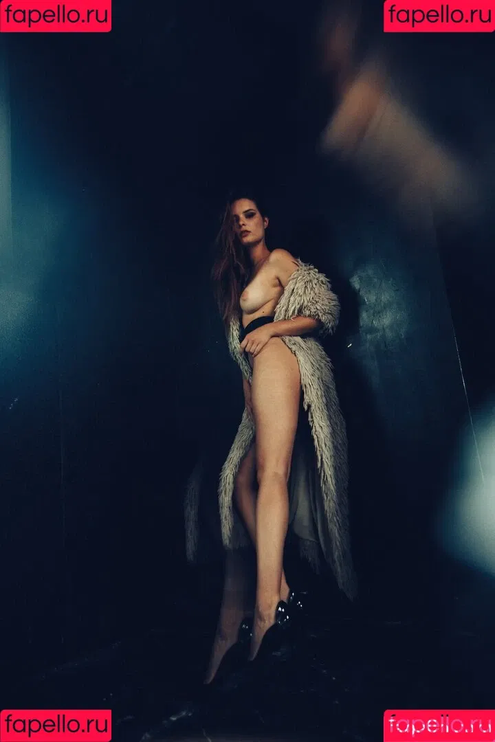 Laure Surlerivage Onlyfans Photo Gallery 