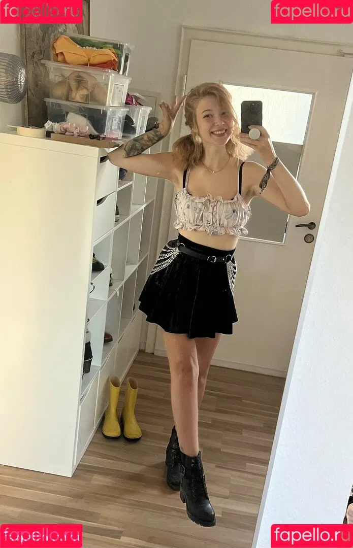 vleafnin Onlyfans Photo Gallery 