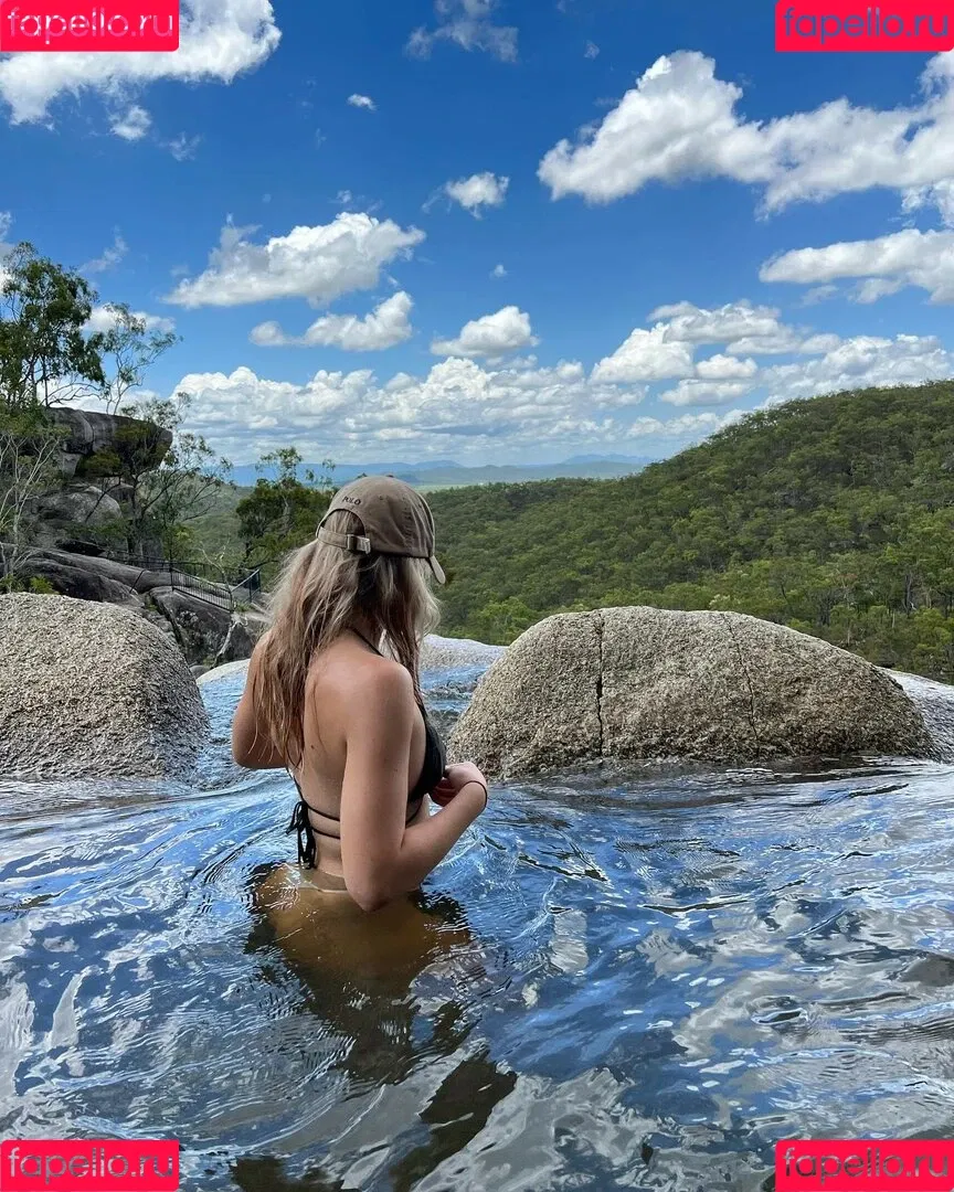 Kara Mia Van Pletzen Onlyfans Photo Gallery 