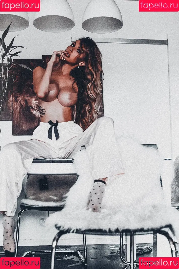 Lily Ermak Onlyfans Photo Gallery 