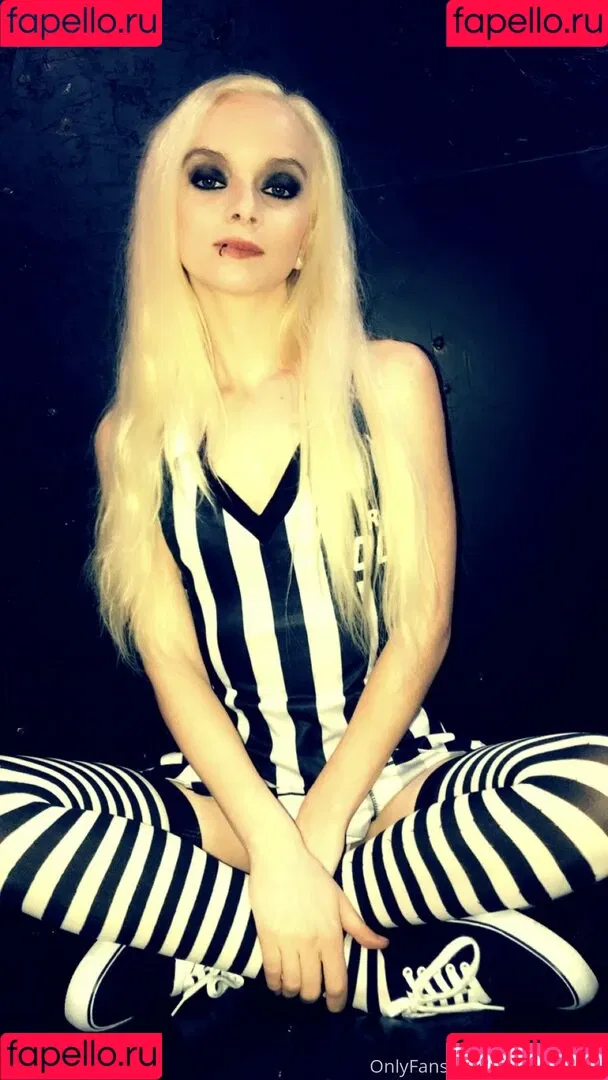 petitepixie69 Onlyfans Photo Gallery 