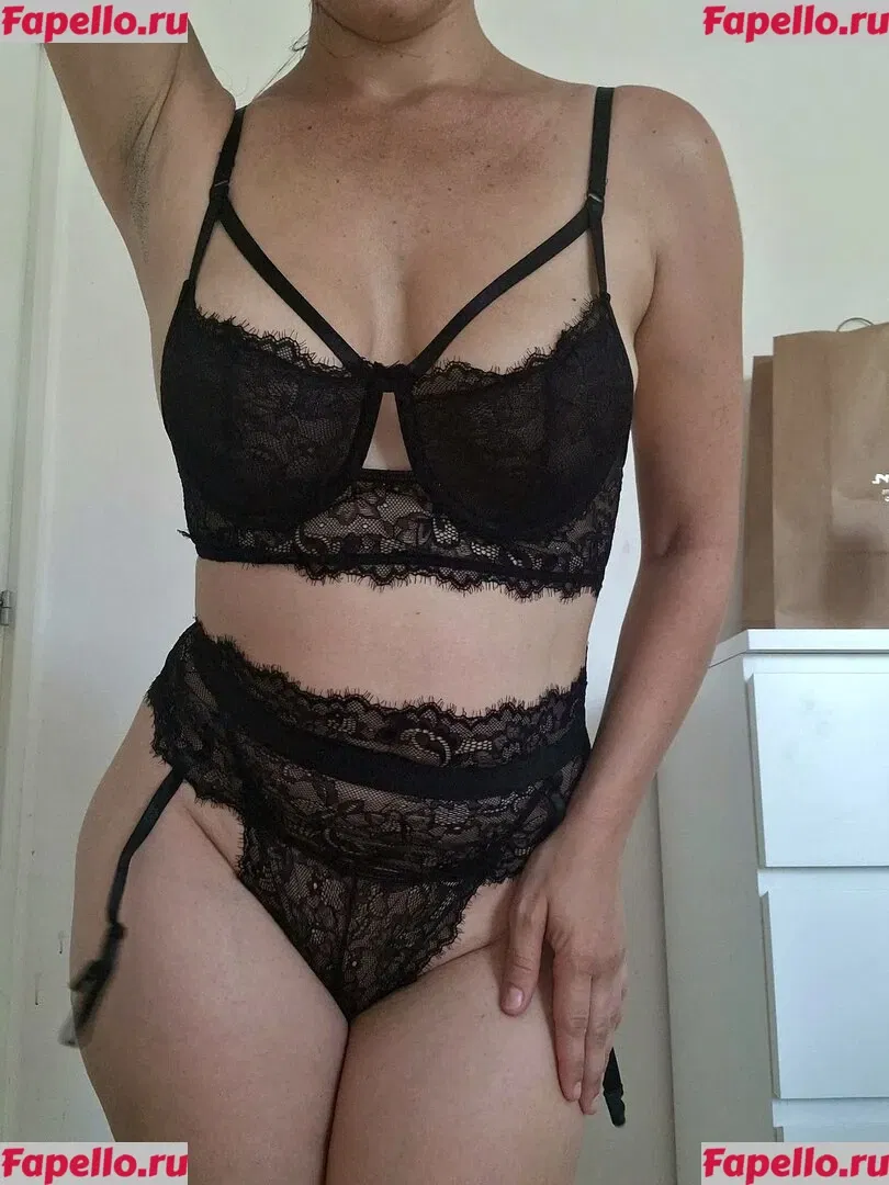 SexyLatinaWife93 Onlyfans Photo Gallery 