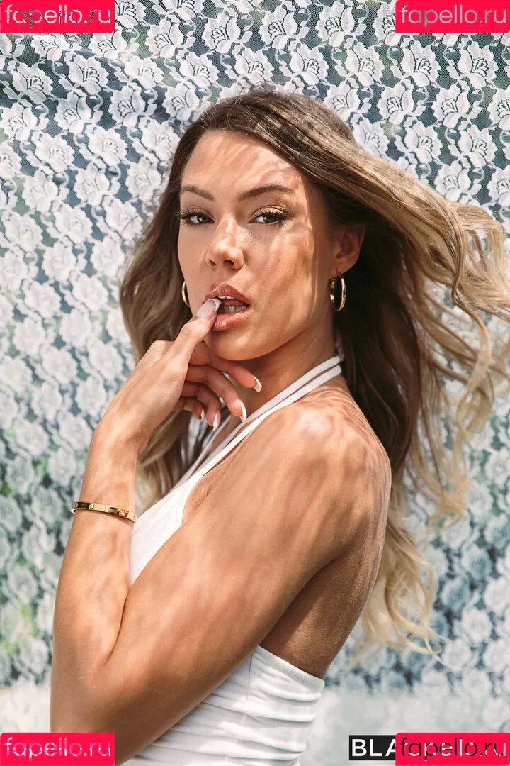 Avery Cristy Onlyfans Photo Gallery 
